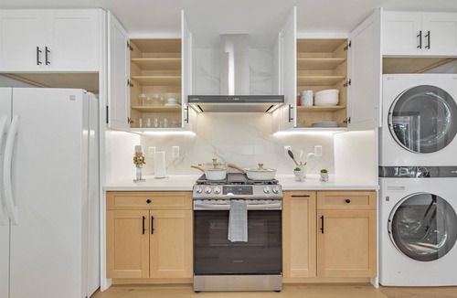 San Jose House | Modern Cozy 3B2B House with Mini Golf near Santa Clara