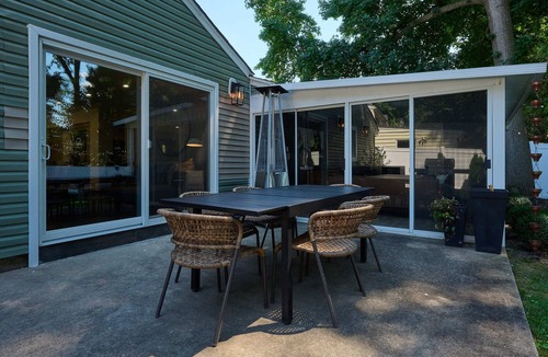 Rochelle Park House | Modern & design insp house in quiet neighborhood