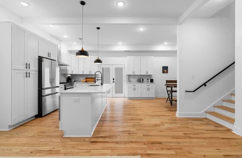 College Park House | Modern Farmhouse Near Airport&Stadium| Pet| Luxury