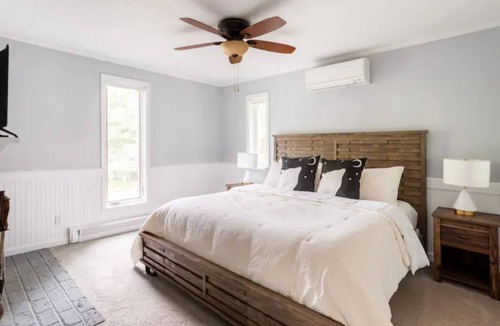 Freehold House | Modern Farmhouse with Pool in the Catskills