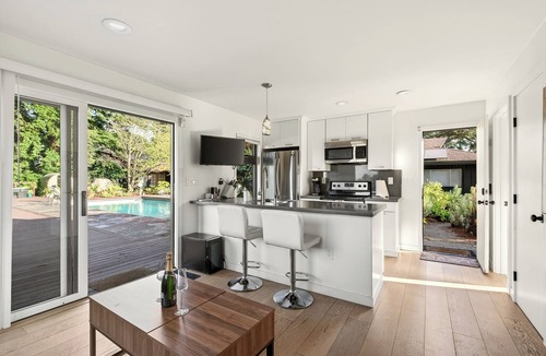 Skyline-Hillcrest Estates Cottage | Modern Forest Retreat/Private ADU with Pool, Hot Tub