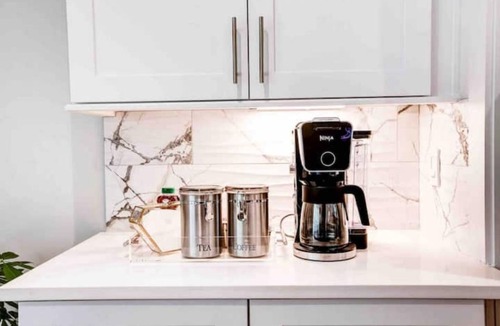 Mableton House | Modern luxurious 2 bedrooms, 2 bathrooms, and study with futon and TV.
