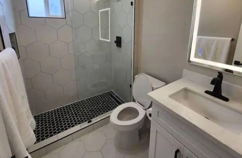 Fremont House | Modern luxurious New Renovated Special 5BR Fremont Tesla Facebook whole housen