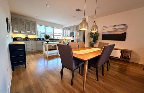 Emeryville Condo | Modern Luxury Loft: Dual Master Suites & Fiber WiFi