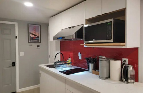 Cherryland Apartment | Modern Luxury Oasis Near San Francisco/Oakland