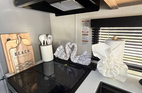De Funiak Springs House | Modern Luxury RV Retreat and Patio, minutes from springs and beaches!