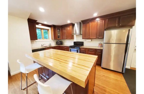 Highland House | Modern Ranch: Heated Pool & Fire Pit, Pizza oven, Grill, Screened-in Porch