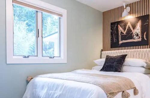 Rhinebeck House | Modern secluded farmhouse 7 minutes to entertainment and restaurants.