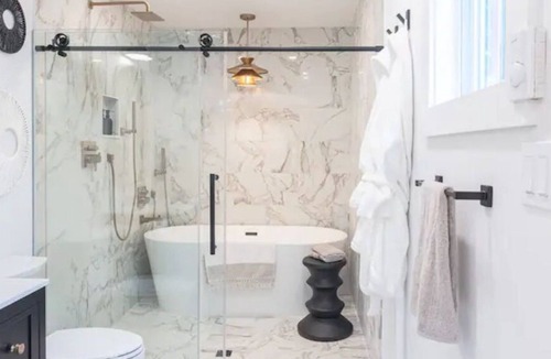 Rhinebeck House | Modern secluded farmhouse 7 minutes to entertainment and restaurants.
