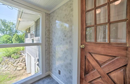Ballston Spa Apartment | Modern Studio < 13 Mi to Saratoga Racetrack!