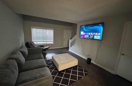 Vinings Apartment | Modern Vinings Loft 1BR Retreat Near The Battery & Atlanta