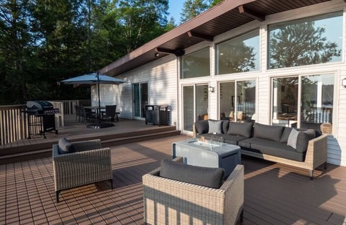 Monticello House | Modernist Lakefront Sojourn