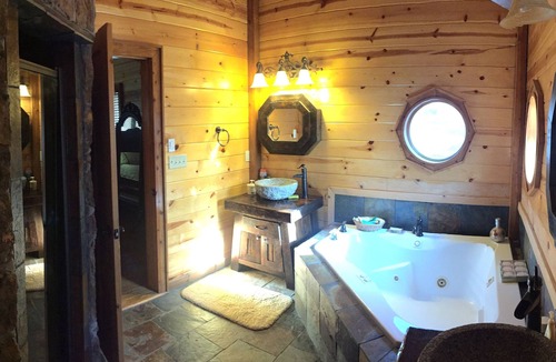 Bee Branch Cabin | Moon Shadow Lodge on Greers Ferry Lake Ozark Mountain Paradise in Arkansas