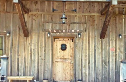 Redfield Cabin | Moonlight Country Cabin -Brand New Custom Build Secluded for a Romantic Getaway!