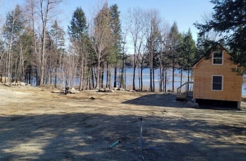 East Corinth Cabin | Moose Cabin: Charming 2-bedroom cabin with WiFi, AC in relaxing Sebec