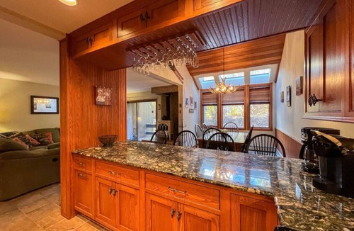 Bartlett Villa | Mountainside @ Attitash | Central + Ski in/Ski out