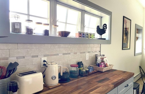 Cambridge Apartment | Mt View, Pickleball on “Where the Wild Things Are" Author’s Private Retreat