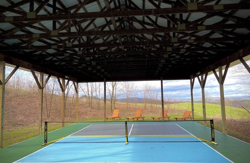 Cambridge Apartment | Mt View, Pickleball on “Where the Wild Things Are" Author’s Private Retreat