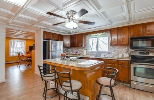Nesquehoning Apartment | Mtn-View Balcony! All-Season Apt Near Jim Thorpe