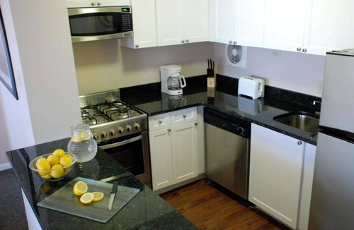 Logan Square Hotel | Museum Mile Stay | Gym. Rooftop Pool. Full Kitchen