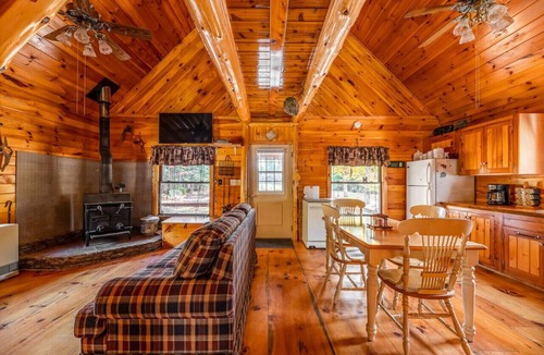 Starks House | Nature Enthusiast's Haven:Cabin with Scenic Trails