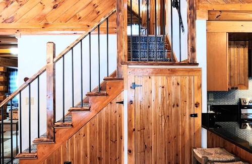 North Creek Cabin | Nature Lodge w/Large Hot Tub, Firepit, Fireplace,5mns to Gore Mountain!