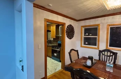 North Valley Stream House | Near JFK, Charming 3-bedroom house in Valley Stream with AC comfort