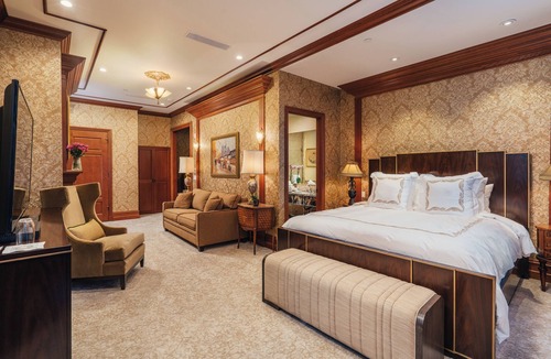 Lower Pacific Heights Hotel | Neighbourgood Sutter Mansion