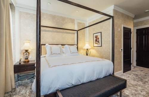Lower Pacific Heights Hotel | Neighbourgood Sutter Mansion