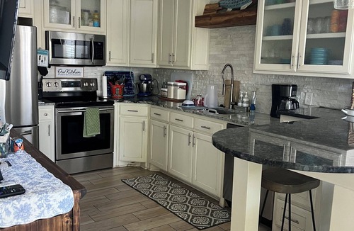 Mid America House | Nestled at the bottom of the Ouachita Mountains, lake front living