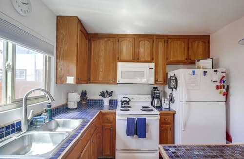 Mission Beach House | New-A/C! Between Beach and Bay, garage/bikes/pets!