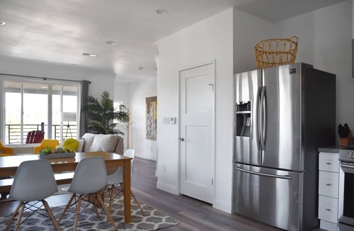 Almonte House | NEW Colorful + Spacious 3BD/2BA Home in the ❤️of Mill Valley - Fully remodeled