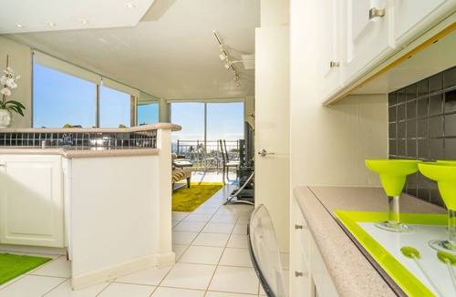 Waikiki Condo | New Decor! Oceanfront, Yacht Harbor, Luxury, Friday Fireworks front row, FAB!