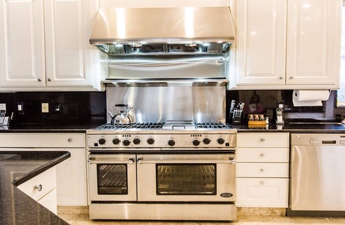 Rhinebeck House | NEW! Gated 21 Acre Modern Luxury Estate Heated Pool Hot Tub Gym Movie Theater.