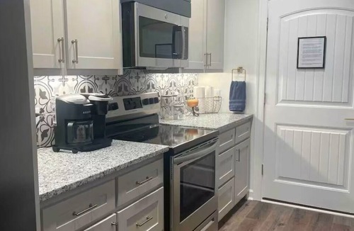 Conway House | New! Hilltop Hideway w/arcade and hot tub!