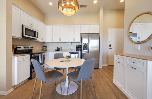 North Park Apartment | New N Park 2 Br Penthouse~King Beds~WorkSpaces~Views~Parking!