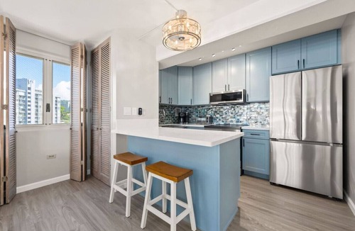 Tantalus Apartment | [New]Ocean + Sunset Views Parking Kitchen WD