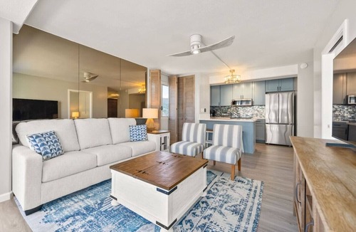 Tantalus Apartment | [New]Ocean + Sunset Views Parking Kitchen WD