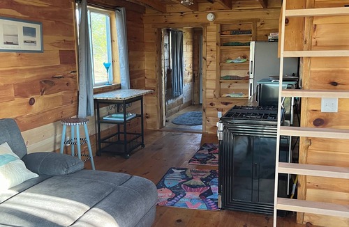 Wilton Cottage | New spacious-charming one bedroom cottage with loft at Wilson Lake Country Club
