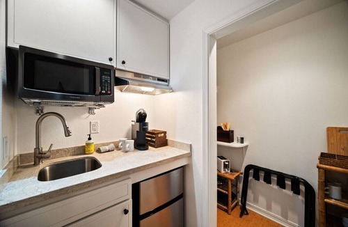 Bayview Apartment | New! Studio Suite Retreat with Pool by Beach w/AC