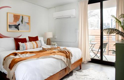 Virginia Highland Apartment | *NEW* The Audrey ~ Downtown | Rooftop Skyline View