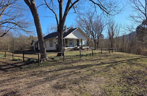 Jasper House | Newly renovated home from 1912 nestled on 20 acres near Buffalo National River