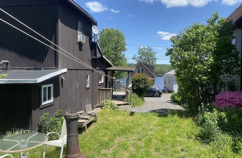 Carbondale Cottage | Newton Lake