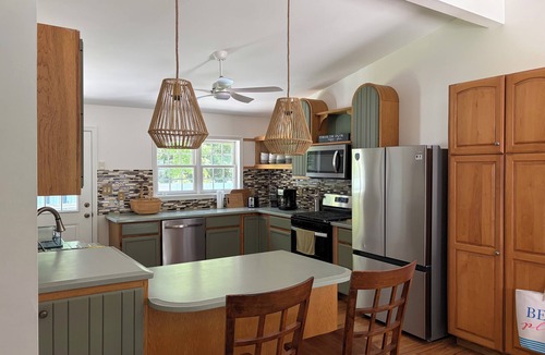 Town Bank House | North Cape May charming beach house 3BR. Early check-in Mon late check out Sun.