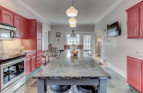 South Haven House | North Shore 6Bed/5-1/2 Bath,Pool,Fire Pit, Beach, Decks, Fireplace