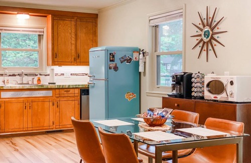 Rogers House | NWA Retro Oasis Min to Beaver Lake & Trails