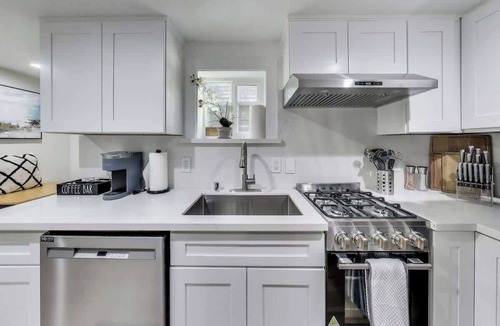 Prescott House | OAK -14th-West - cozy 2BR wd
