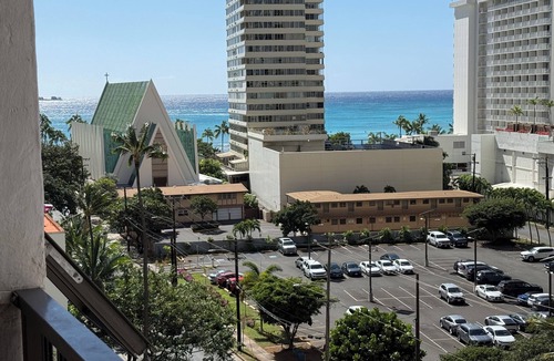 Waikiki Condo | Ocean View Retreat 4 Mn Walk 2 Beach Lanai Sleep 6 @ Waikiki Banyan #908 Tower 1