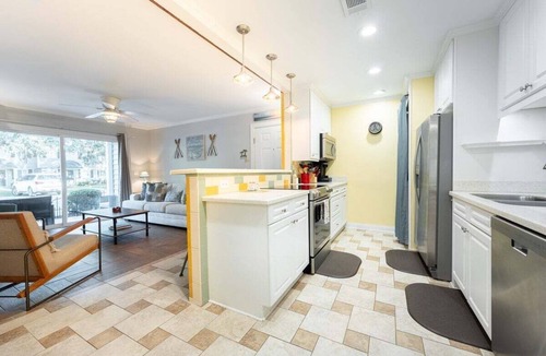 Demere Park Apartment | Ocean Walk Retreat | Heated Pool Condo Near St. Simons Village