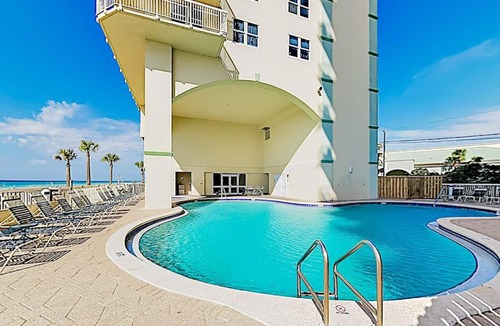 Miramar Beach House | Oceanfront condo with scenic balcony washer & dryer - pool hot tub tennis access
